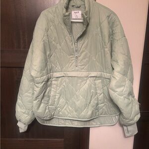 Old Navy Women's Puffer Jacket in Soft Green